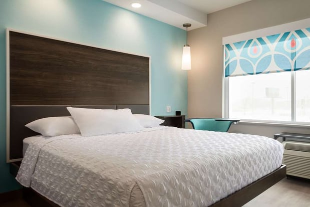 Images Tru by Hilton Cedar Rapids Westdale