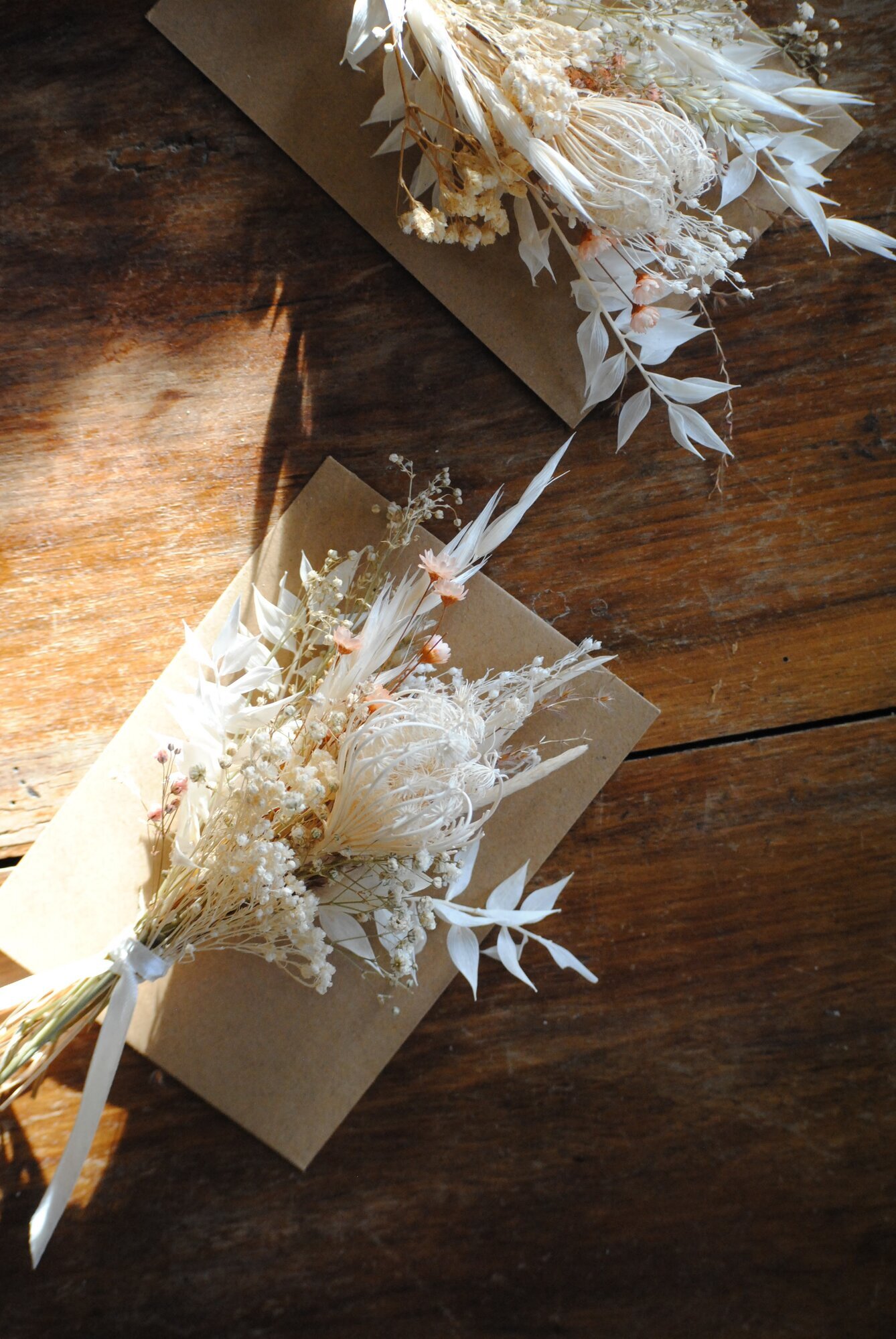 Images Magnolia - atelier de créations en fleurs séchées à Lyon - Atelier DIY EVJF - Créations : bouquet/couronne de mariée