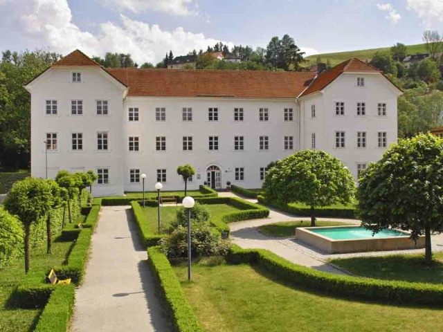 Klinik Jesuitenschlößl Pflegeheim, Kapuzinerstrasse 34-36 in Passau