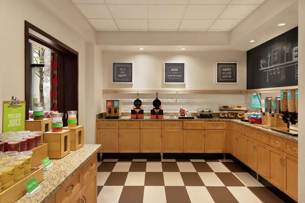 Breakfast Area Hampton Inn & Suites by Hilton Langley-Surrey Surrey (604)530-6545