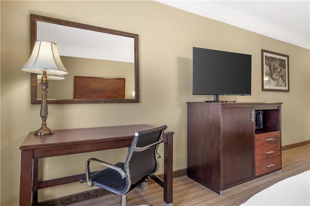 Images Best Western Plus Monica Royale Inn & Suites
