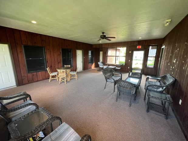 Images Redwood Inn & Suites