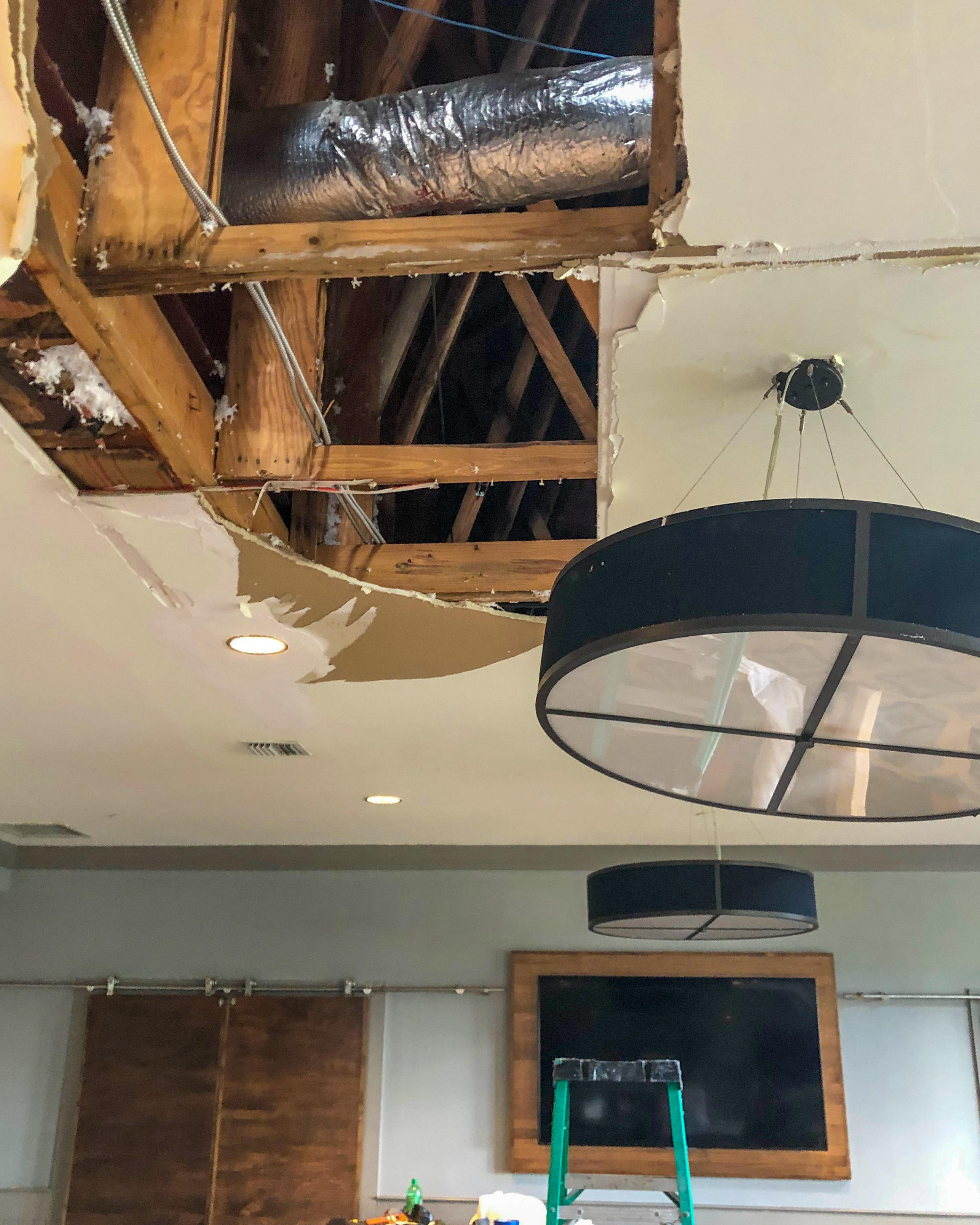 Do you need water damage restoration service? SERVPRO of NW DeKalb / Dunwoody / Brookhaven has the latest equipment and the right people to get the job done efficiently and effectively! Give us a call!