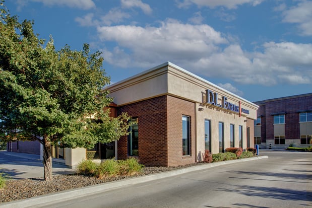 Images D.L. Evans Bank