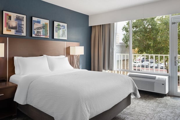 Images Holiday Inn Sioux Falls-City Centre by IHG