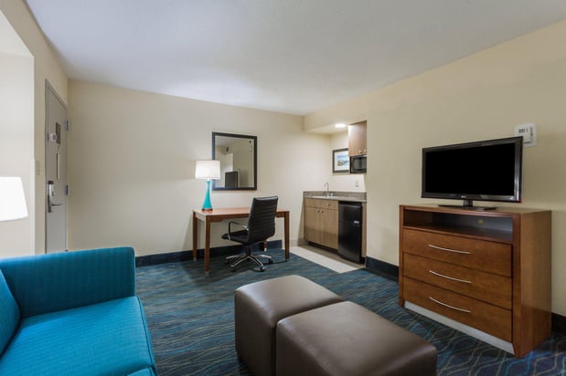 Images Holiday Inn Express & Suites Wilmington-University Ctr by IHG