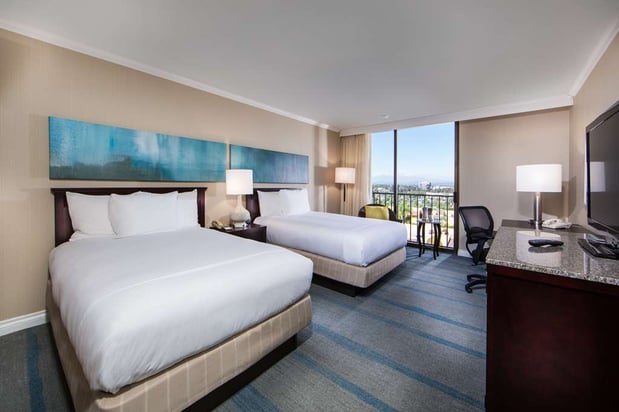 Images Hilton Irvine/Orange County Airport