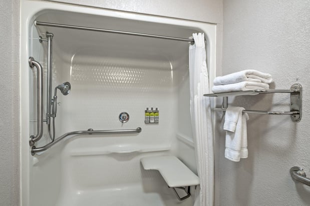 Images Holiday Inn Express & Suites Woodbridge by IHG