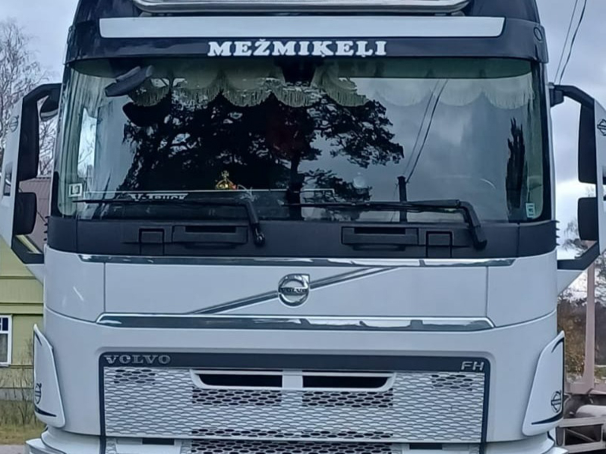 Mežmikeļi veic ilgtspējīgu meža apsaimniekošanu Latvijā.