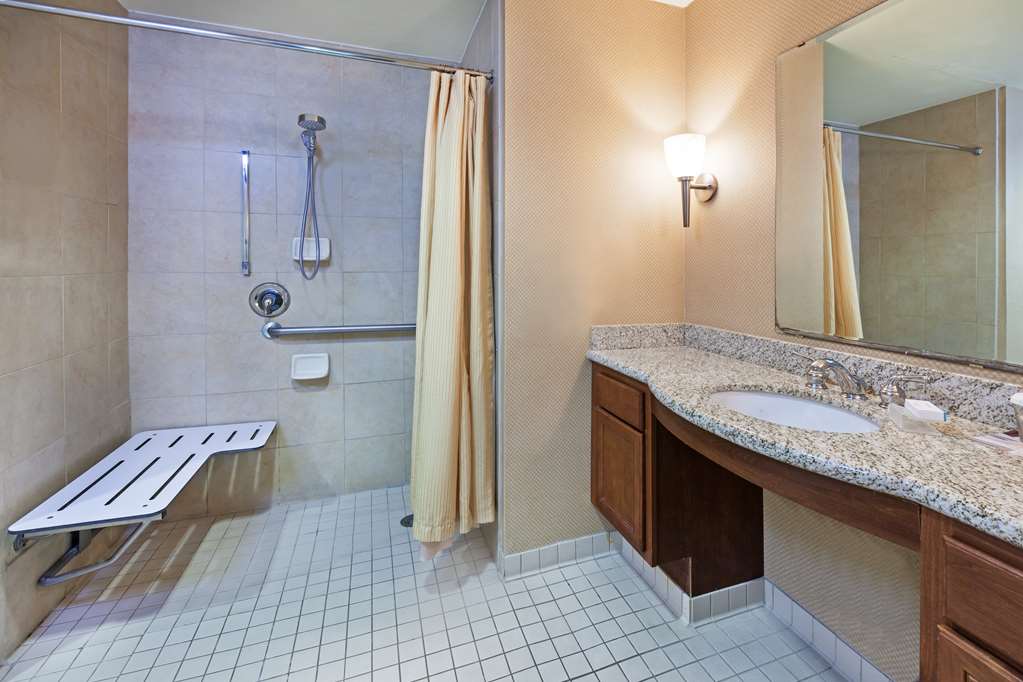 Guest room bath