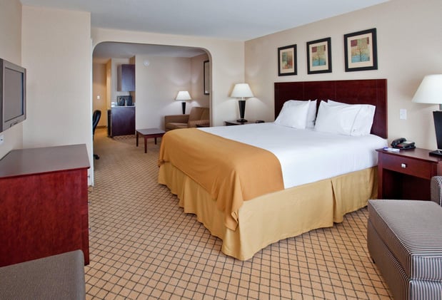 Images Holiday Inn Express & Suites Wichita Airport by IHG