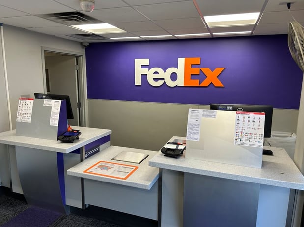 Images FedEx Office Print & Ship Center