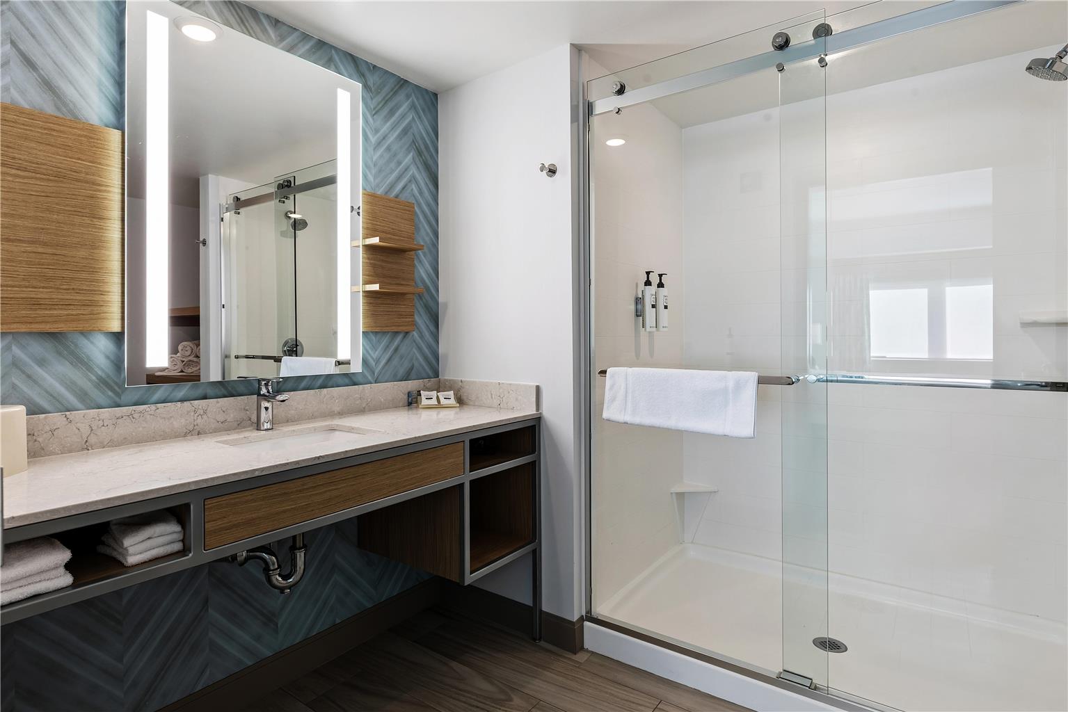 Guest room bath