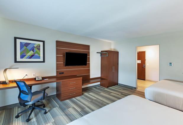 Images Holiday Inn Express & Suites Tulsa South - Woodland Hills by IHG