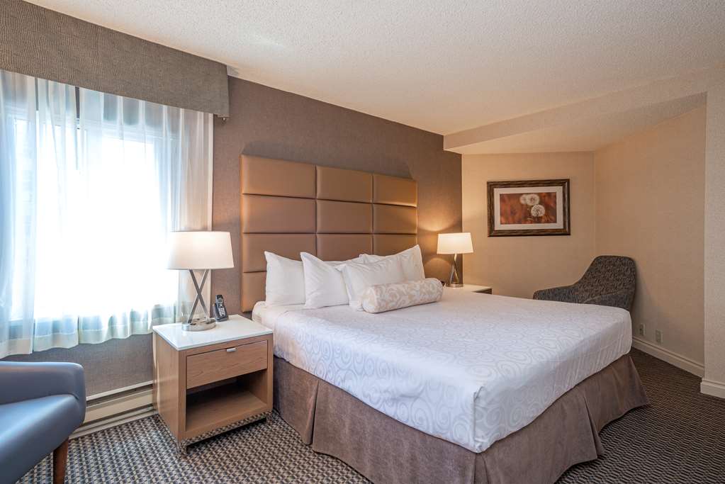 Best Western Premier Chateau Granville Hotel & Suites & Conf. Centre in Vancouver: Suite King- This suite is ideal for couples looking to get away or the overworked business traveler in need of a great night’s sleep.