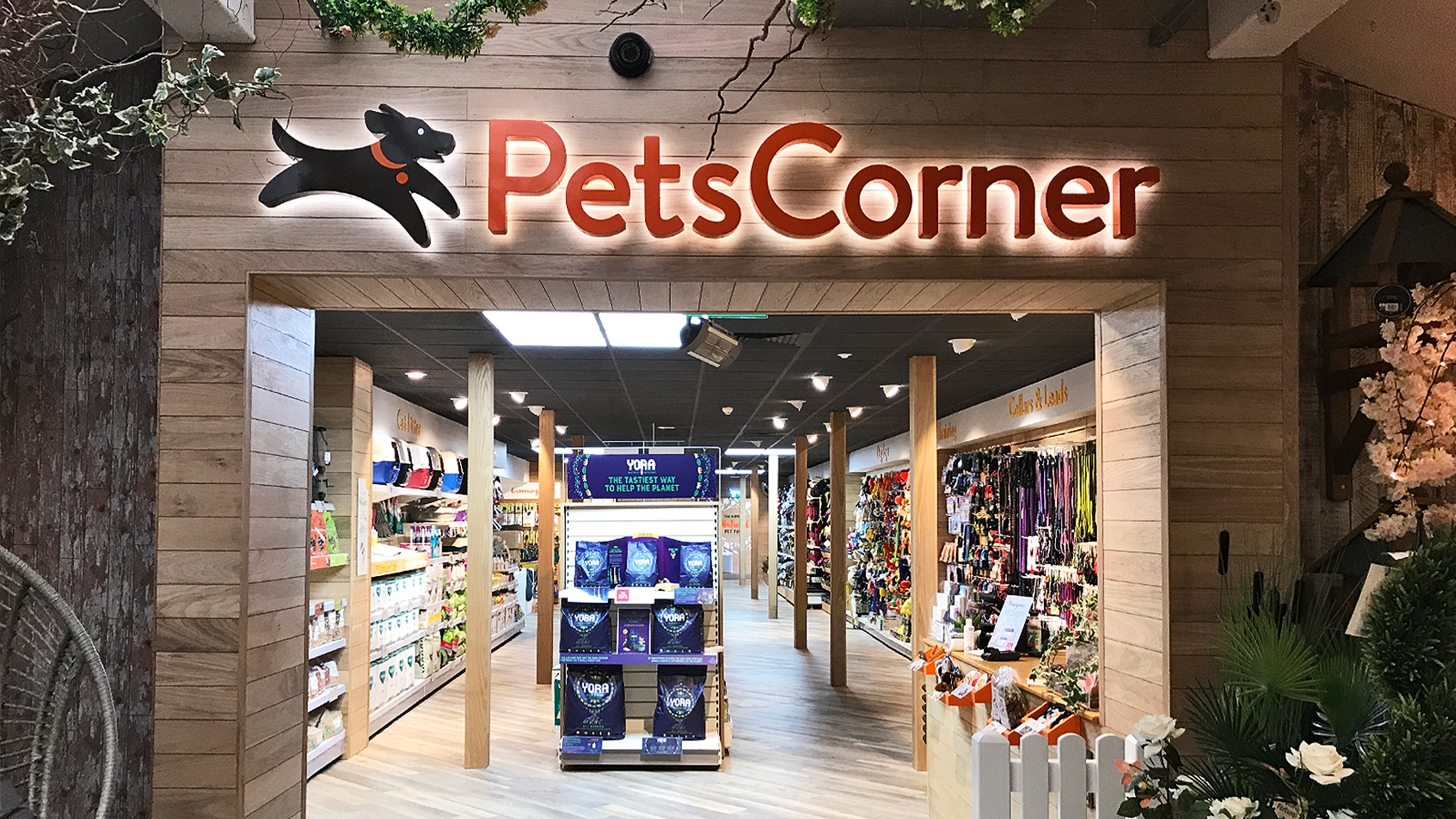 Pet corner. Pet shop магазин для животных в Англии. Зоомагазины в Англии. Pet Corner Москва. Pet Corner Смоленская.
