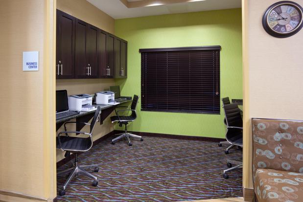 Images Holiday Inn Express & Suites Fort Dodge by IHG