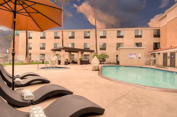 Images Holiday Inn Express & Suites Carlsbad Beach by IHG