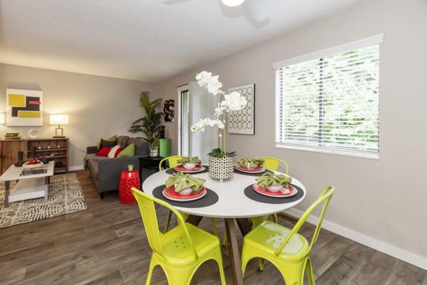 Images The Elliott at College Park Apartment Homes