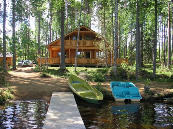 Снять дом у озера посуточно. Финляндия турбаза река лес. Турбаза в лесу у озера. Домик у озера в Подмосковье. Коттедж у реки.