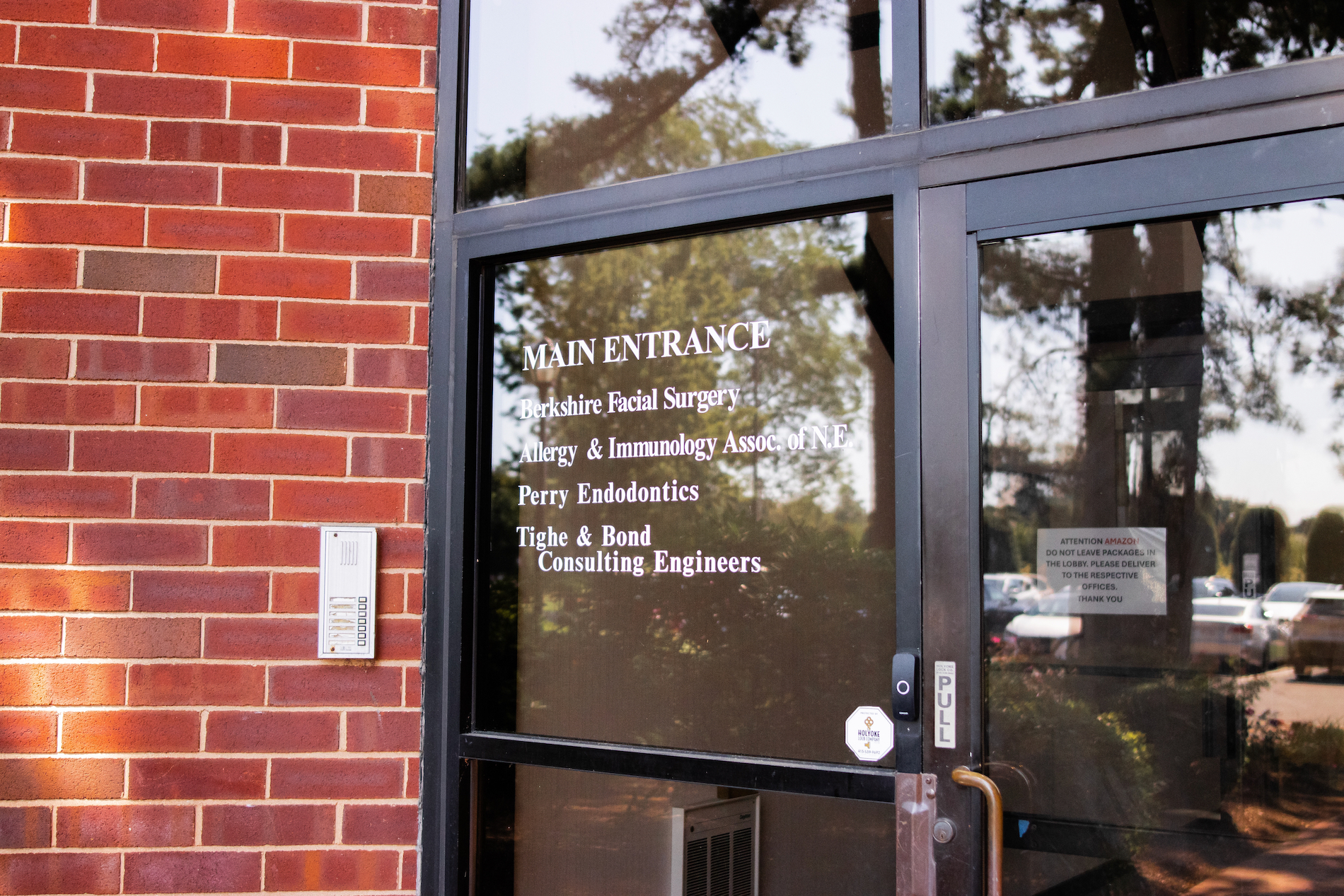 Established in 1995, Perry Endodontics has been at the forefront of providing exceptional endodontic 