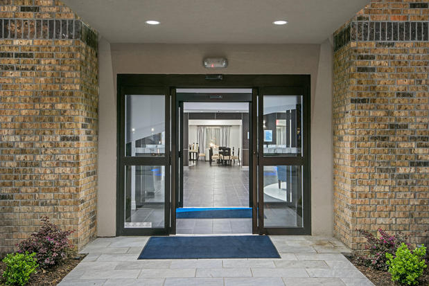 Images Holiday Inn Express & Suites Houston North - IAH Area by IHG
