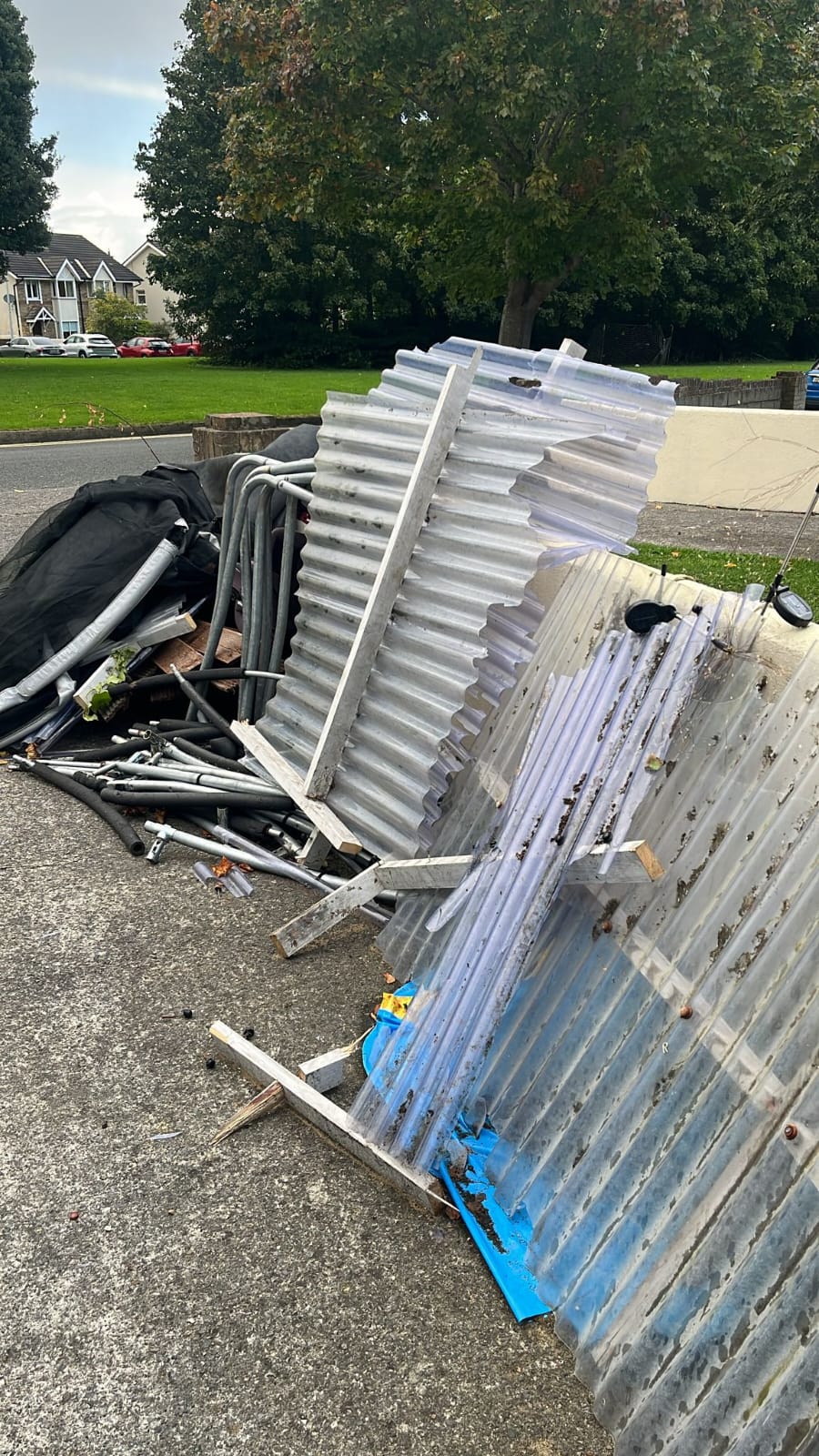 Residential Rubbish Removal, Commercial Waste Removal, Garden Waste Clearance, Construction & Renovation Waste Removal, Attic, Garage & Shed Clearance, Tree Removal & Green Waste Recycling
