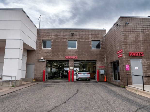 Images Luther Kia of Bloomington