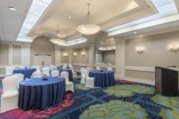 Images Crowne Plaza Virginia Beach Town Center by IHG