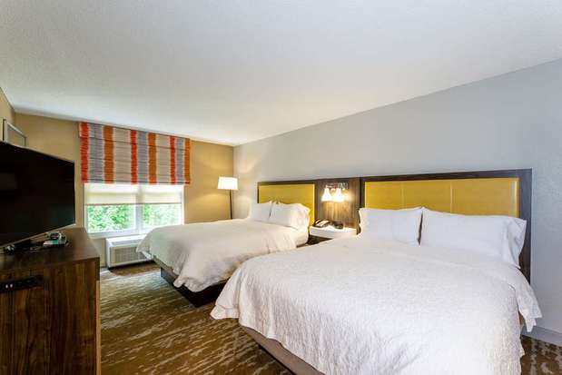 Images Hampton Inn & Suites Raleigh/Cary I-40 (PNC Arena)