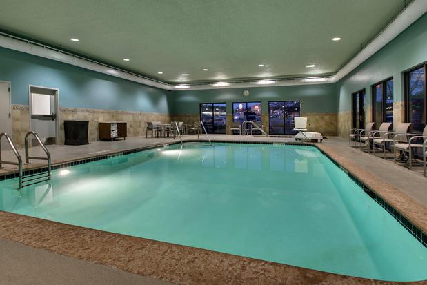 Images Holiday Inn Express & Suites Cedar Rapids-I-380 @ 33rd Ave by IHG