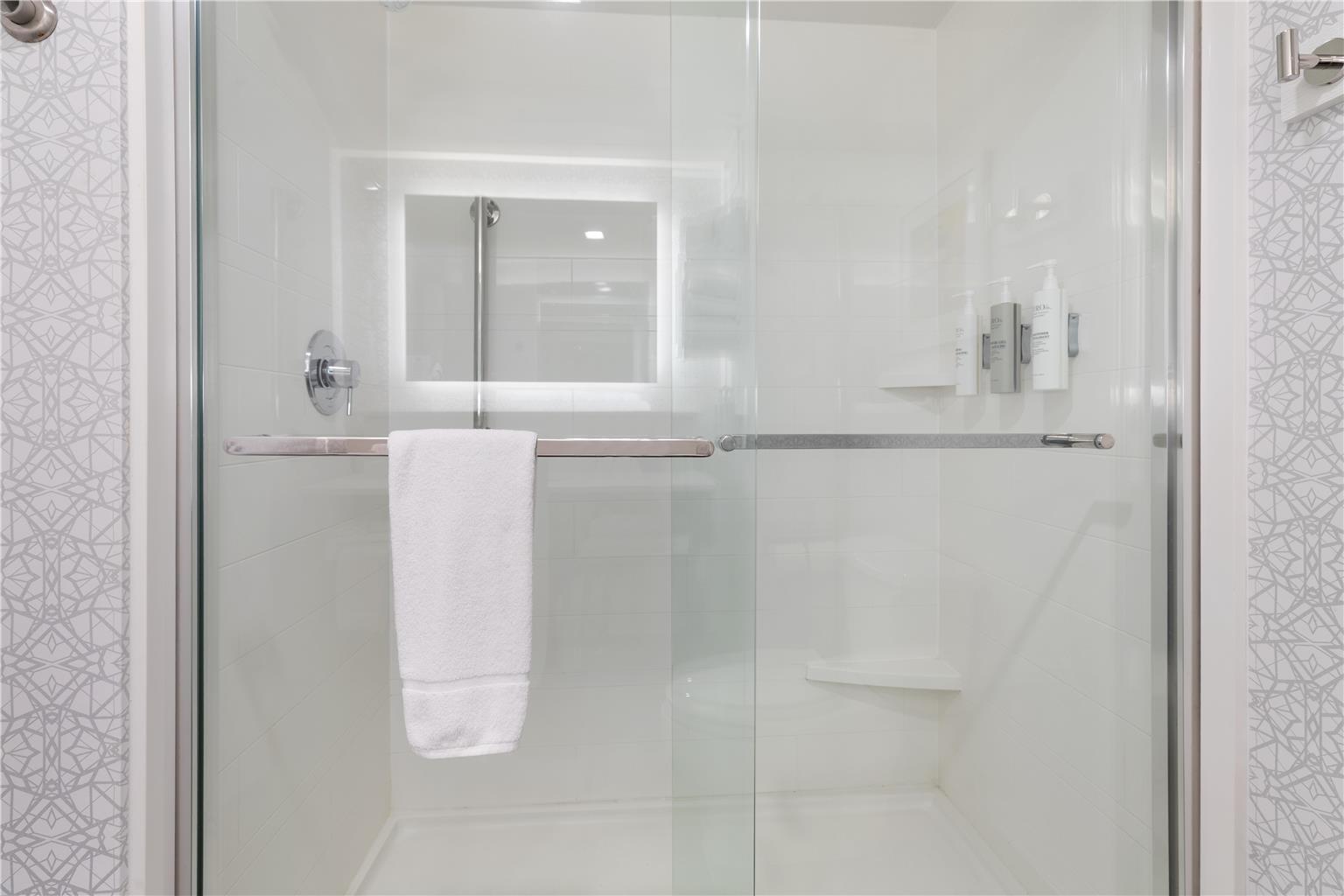 Guest room bath