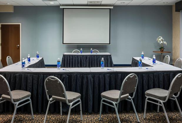 Images Holiday Inn Express & Suites Laurel by IHG