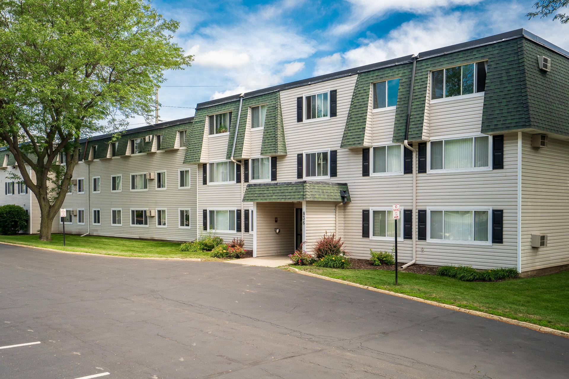 Exterior of Summit Square Apartment Homes