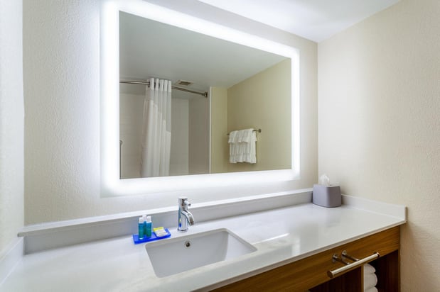 Images Holiday Inn Express & Suites Cedar Falls - Waterloo by IHG