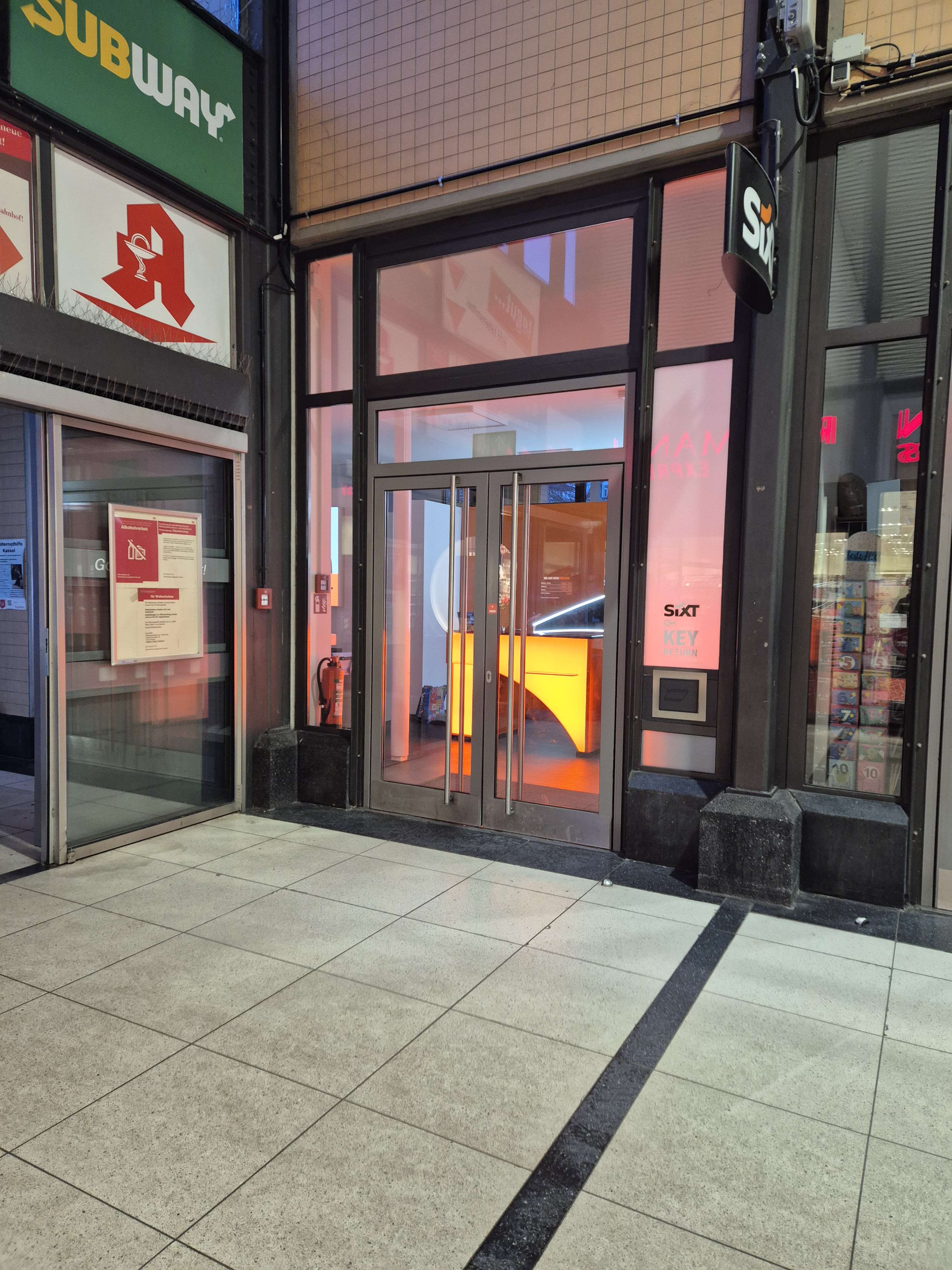 SIXT Autovermietung Kassel-Wilhelmshoehe Bahnhof, Willy-Brandt-Platz 1 in Kassel