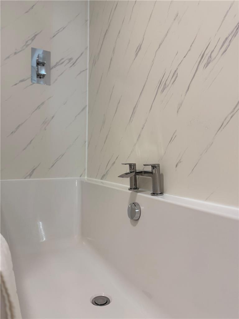 Bath Tube detail