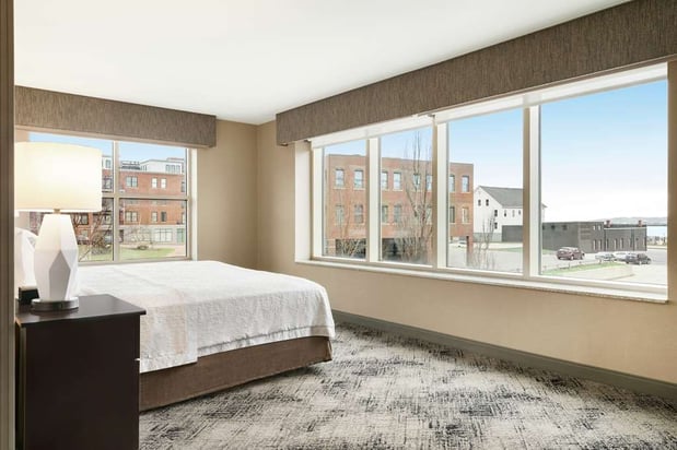 Images Hampton Inn Portland Downtown - Waterfront