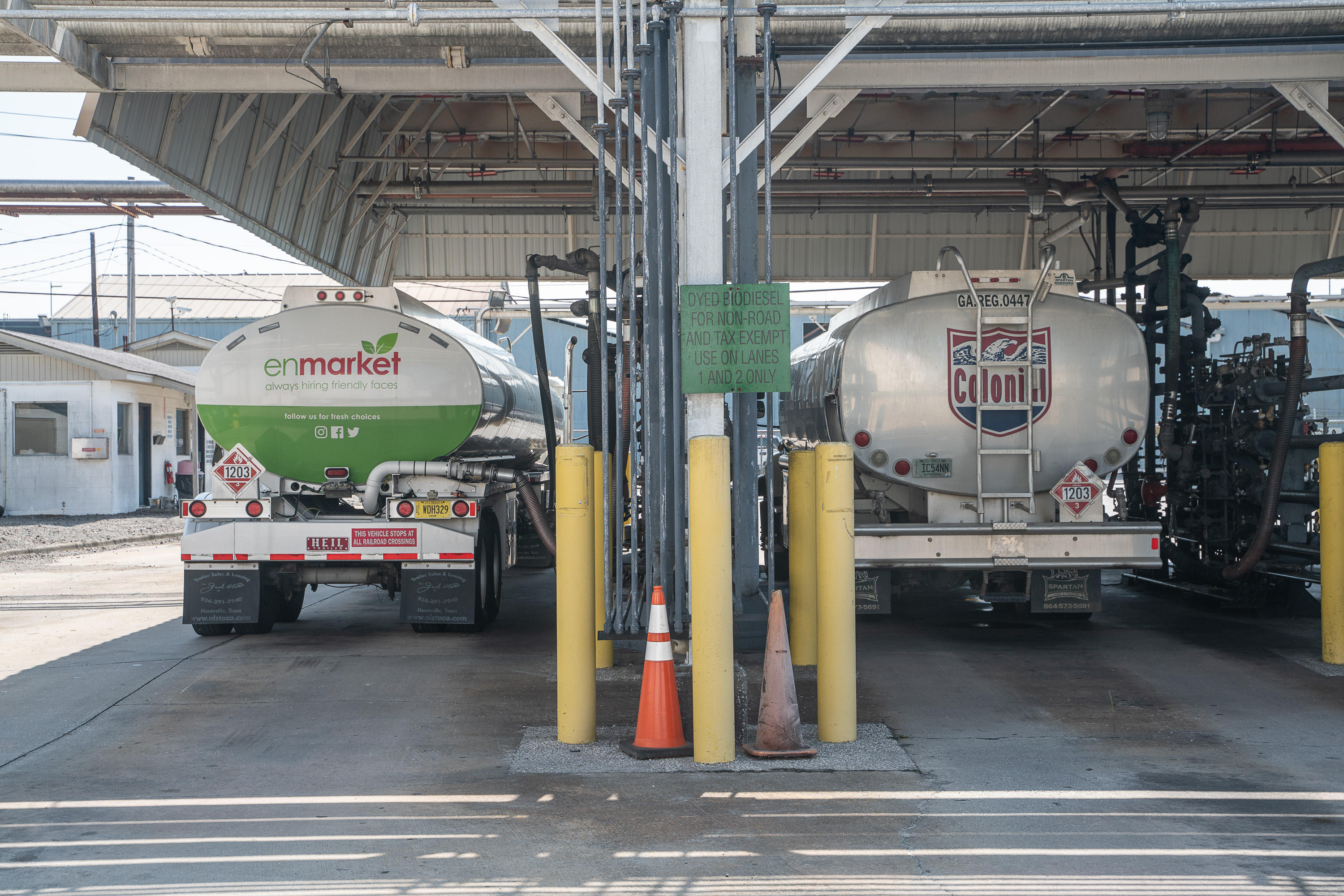 Enmarket and Colonial Trucks fueling at Colonial Oil Industries, Inc.