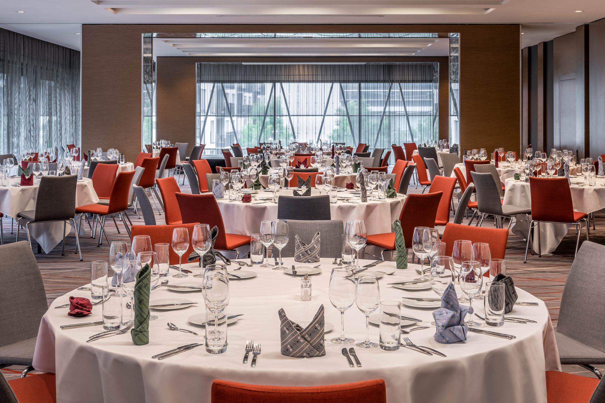 Sheraton Zurich Hotel, Pfingstweidstrasse 100 in Zurich