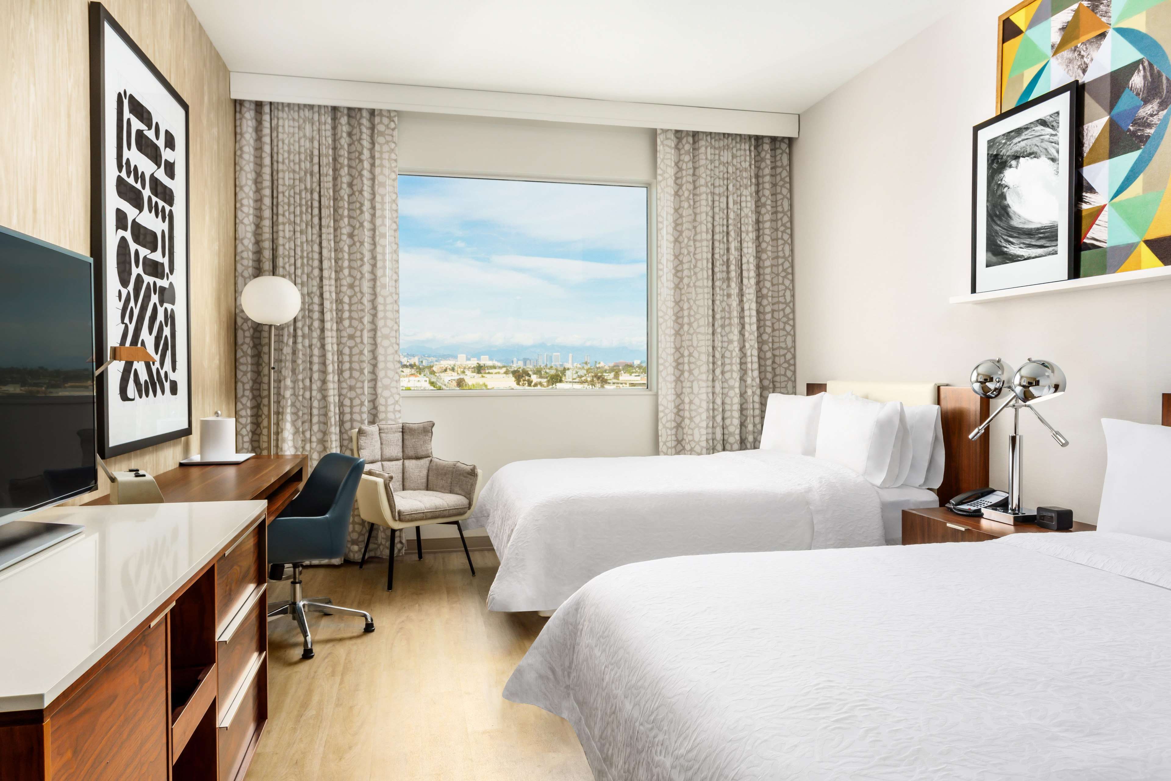 Hampton Inn & Suites Santa Monica Photo