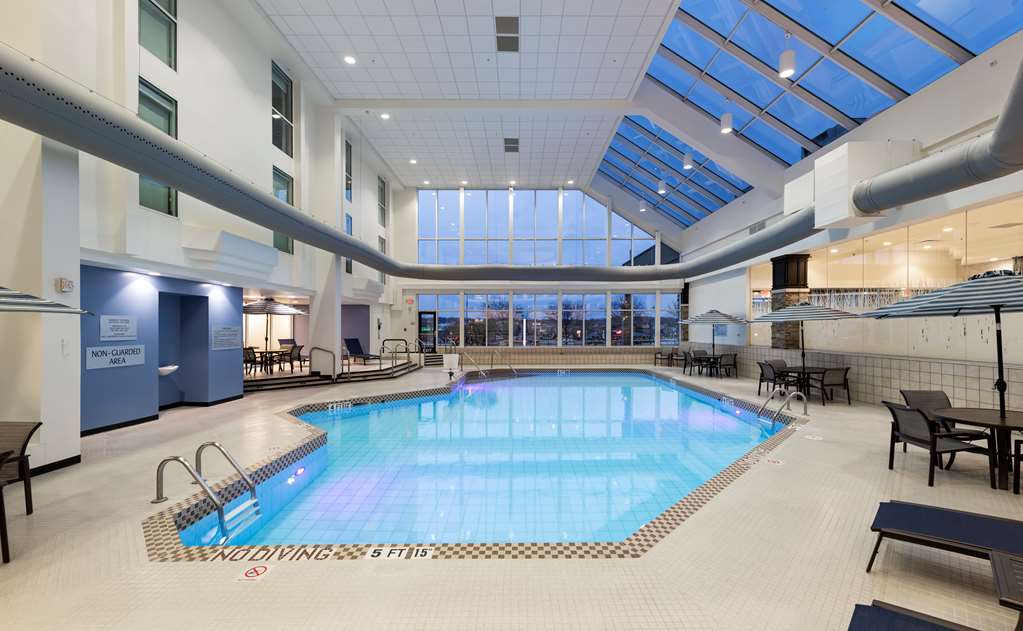 Pool DoubleTree by Hilton Madison East Madison (608)244-4703