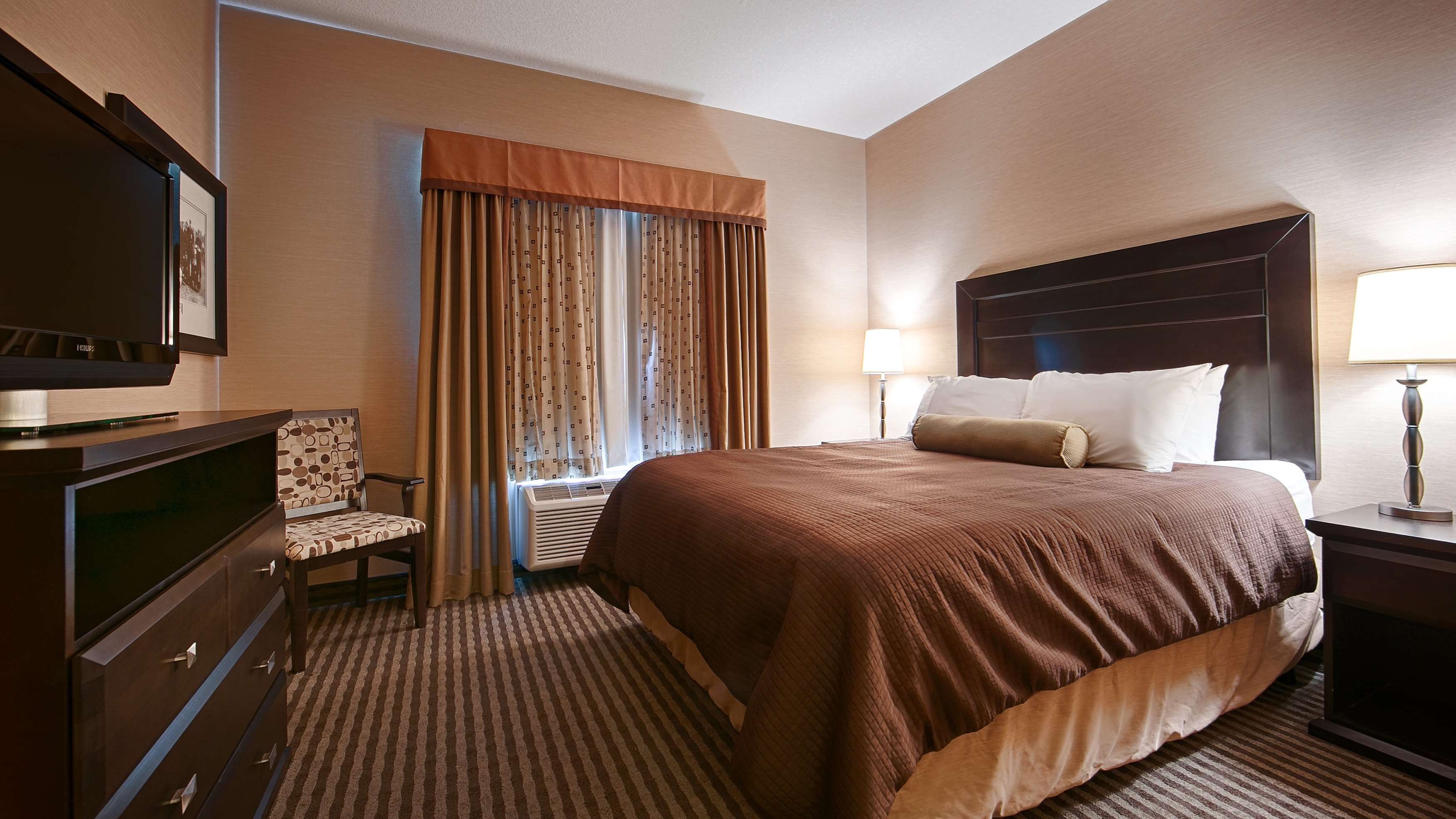 King Bed Guest Room Best Western Sunrise Inn & Suites Stony Plain (780)968-1716