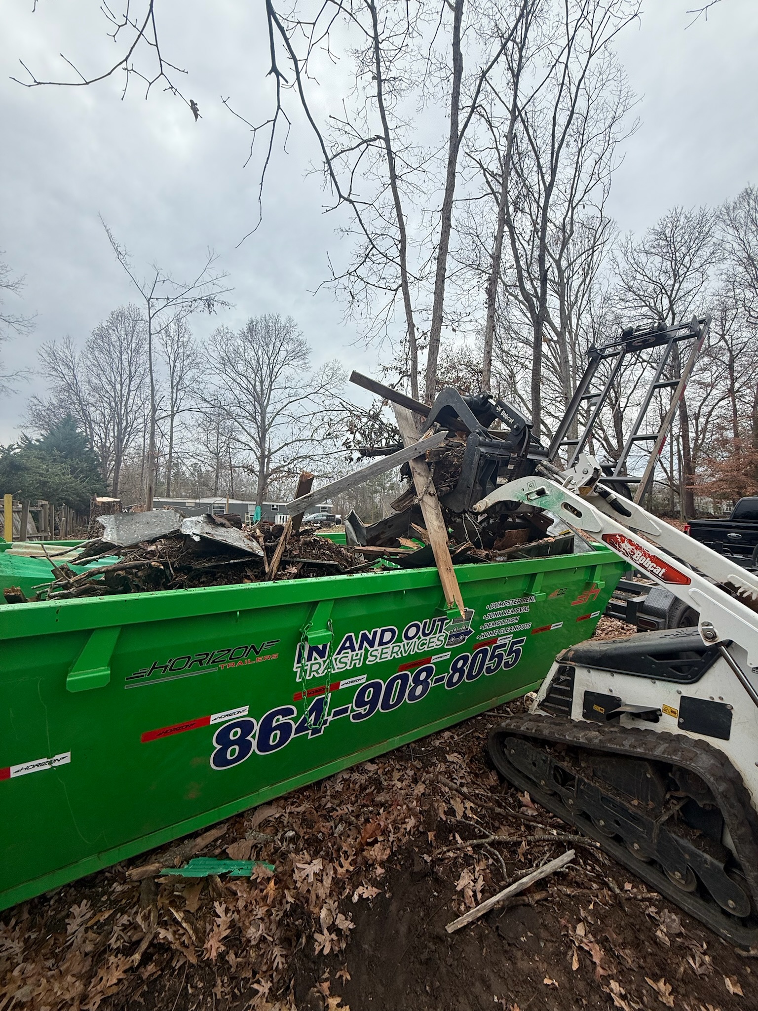 In and Out Trash Services Image