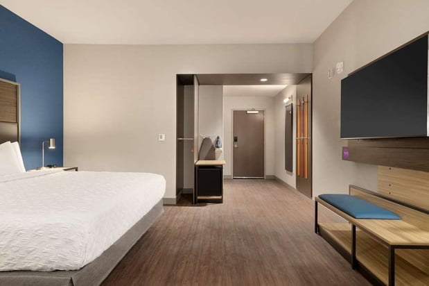 Images Tru by Hilton Ogden