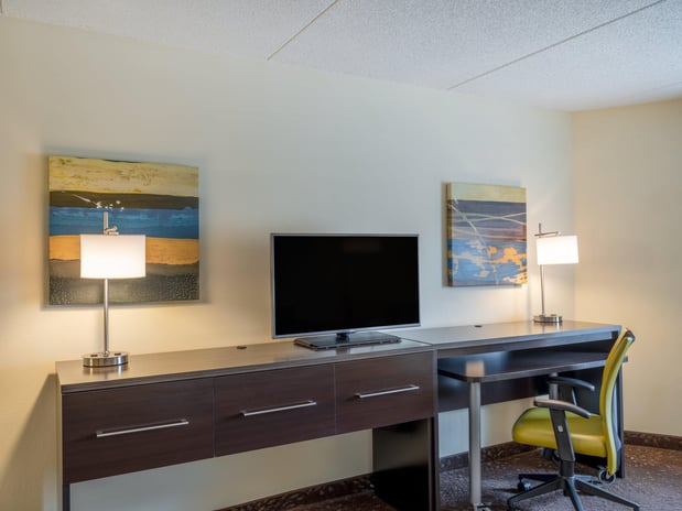 Images Holiday Inn Greensboro Coliseum by IHG