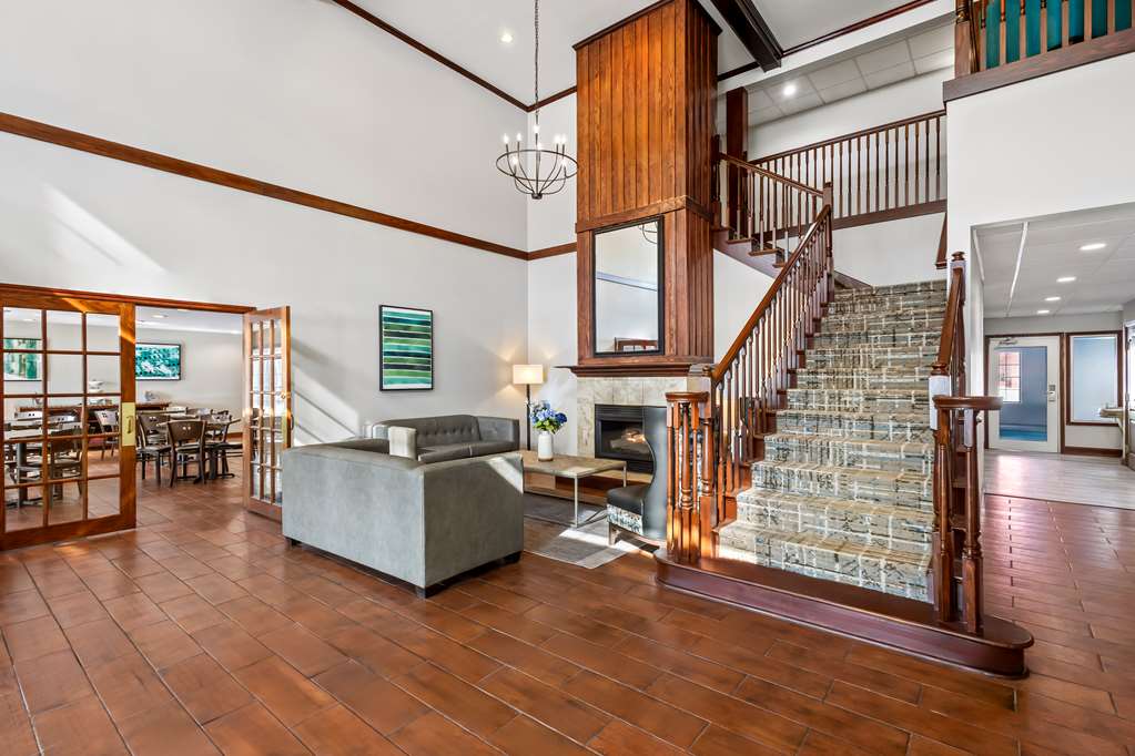 BW FortWayne IN Lobby