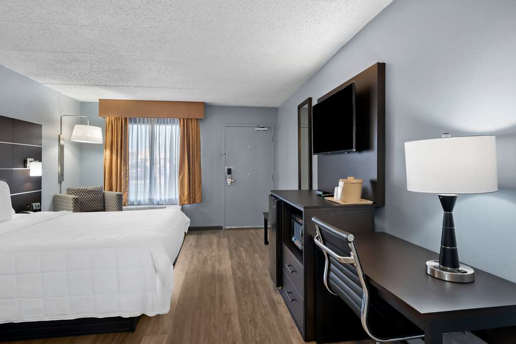 BW SureStay Plus Wilmington DE Queen