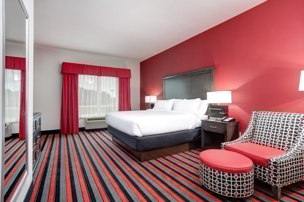 Images Holiday Inn & Suites Lafayette North by IHG