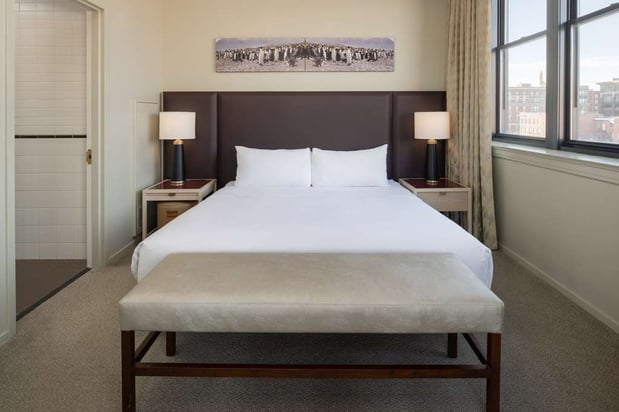 Images Hotel Savoy Kansas City, Tapestry Collection by Hilton